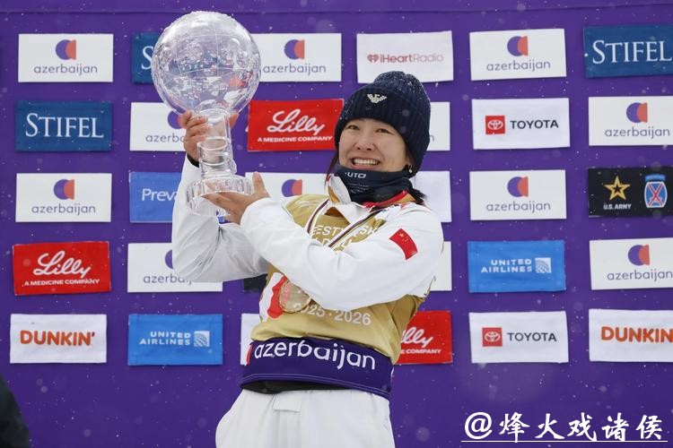 滑雪老将徐梦桃第七次捧起世界杯总冠军奖杯——“热爱可抵岁月漫长” 滑雪老将徐梦桃第七次捧起世界杯总冠军奖杯——“热爱可抵岁月漫长”