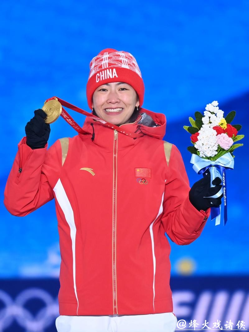 滑雪老将徐梦桃第七次捧起世界杯总冠军奖杯——“热爱可抵岁月漫长” 滑雪老将徐梦桃第七次捧起世界杯总冠军奖杯——“热爱可抵岁月漫长”